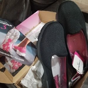 Sketchers black never worn go walk 3 size 7